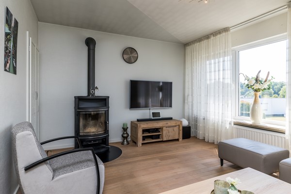 Foto - Te koop: Ruime gemoderniseerde instapklare hoekwoning met veel woonoppervlakte en tuin in de wijk Pronsebroek te Heerlen